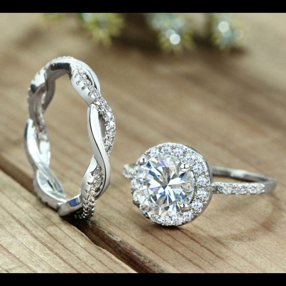 Ring - Picture 3 of 3